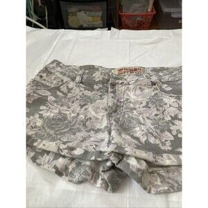 Mossimo Women’s Floral Shorts Size 7 with cuff